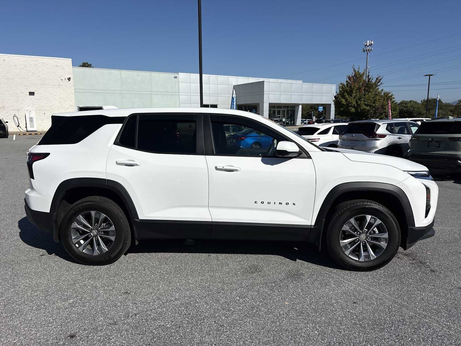 Used 2026 Chevrolet Equinox LT AWD/4WD image 5