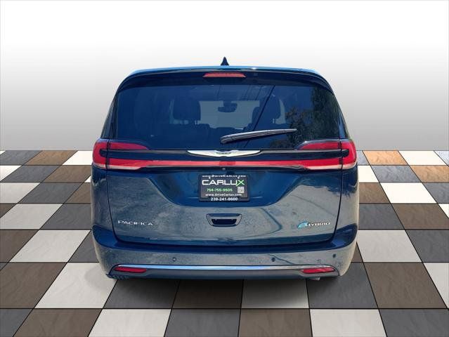 Used 2023 Chrysler Pacifica Touring-L FWD image 5