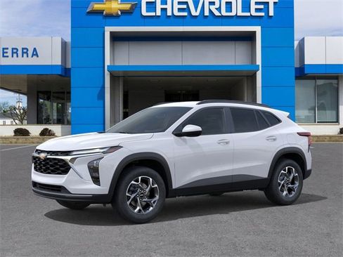 New 2026 Chevrolet Trax LT w/ Driver Confidence Package FWD image 2