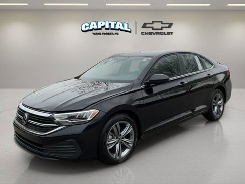 Used 2024 Volkswagen Jetta SE image 1