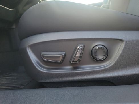 New 2026 Toyota Prius Plug-In Hybrid FWD image 17