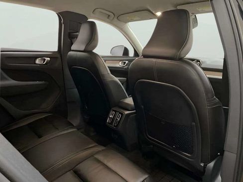 Used 2023 Volvo XC40 B4 Core w/ Convenience Package FWD image 22