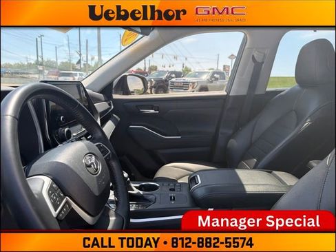 Used 2023 Toyota Highlander XLE FWD image 26