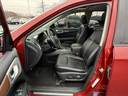 Used 2019 Nissan Pathfinder Platinum image 15