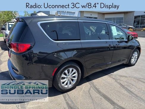 Used 2017 Chrysler Pacifica Touring w/ Tire & Wheel Group image 4