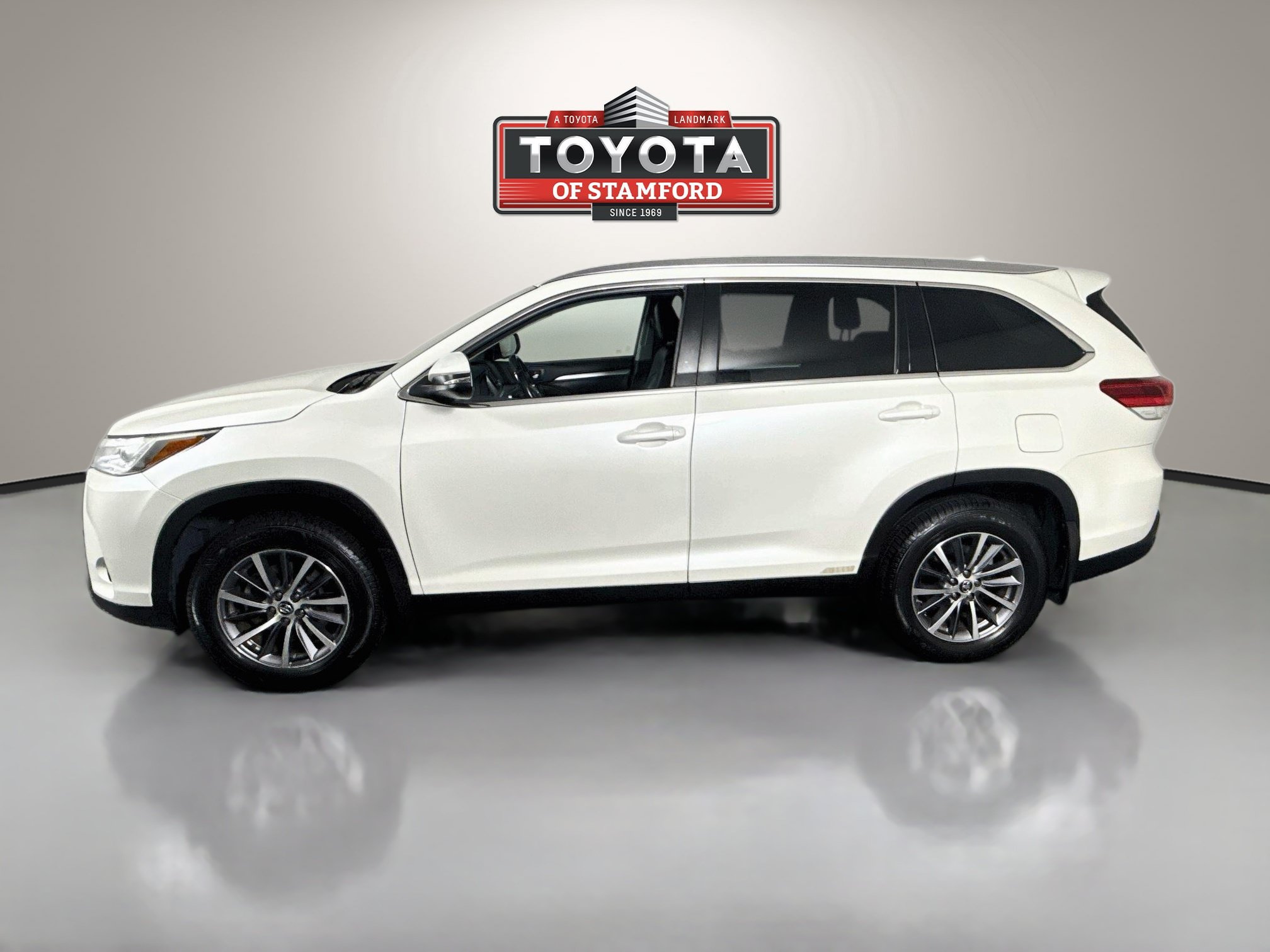 Certified 2019 Toyota Highlander XLE AWD/4WD image 4
