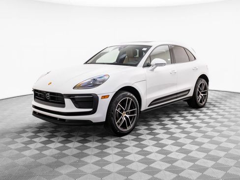 Certified 2026 Porsche Macan AWD/4WD image 1