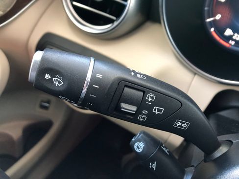Used 2021 Mercedes-Benz GLC 300 4MATIC image 35