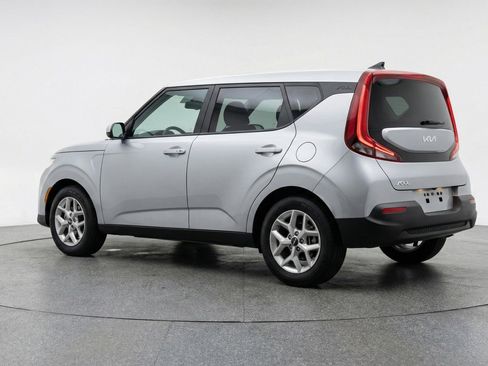 Used 2025 Kia Soul LX w/ LX Technology Package FWD image 6