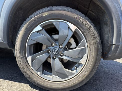 Used 2024 Nissan Rogue SV AWD/4WD image 18