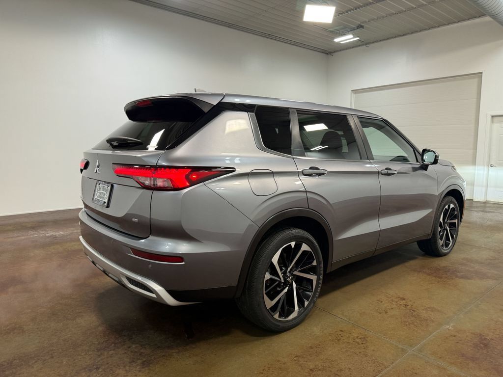 Used 2024 Mitsubishi Outlander SE AWD/4WD image 34