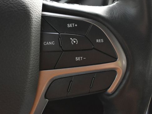 Used 2021 Jeep Grand Cherokee Laredo X AWD/4WD image 23