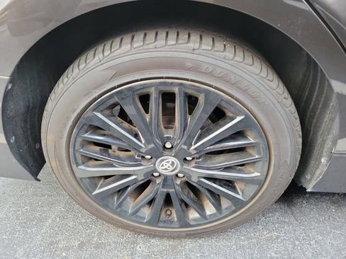 Used 2019 Toyota Camry XLE w/ Navigation Package FWD image 6