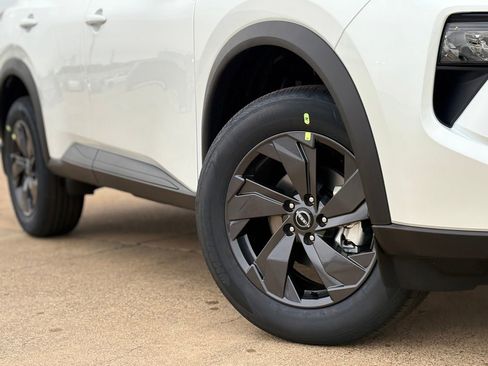 New 2026 Nissan Rogue SV AWD/4WD image 10
