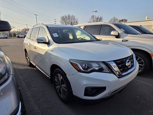 Used 2017 Nissan Pathfinder SL w/ SL Tech Package image 2