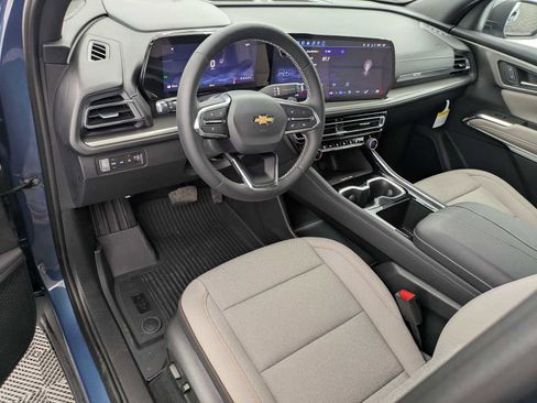 New 2026 Chevrolet Traverse LT w/ Driver Confidence Package AWD/4WD image 2