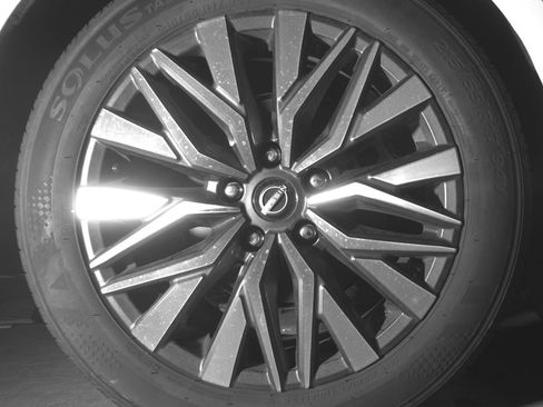 Used 2025 Nissan Altima 2.5 SV FWD image 15