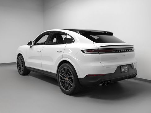Certified 2024 Porsche Cayenne Coupe AWD/4WD image 3