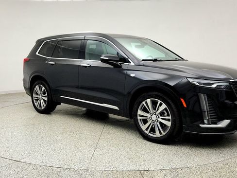 Used 2022 Cadillac XT6 Premium Luxury w/ Technology Package AWD/4WD image 3