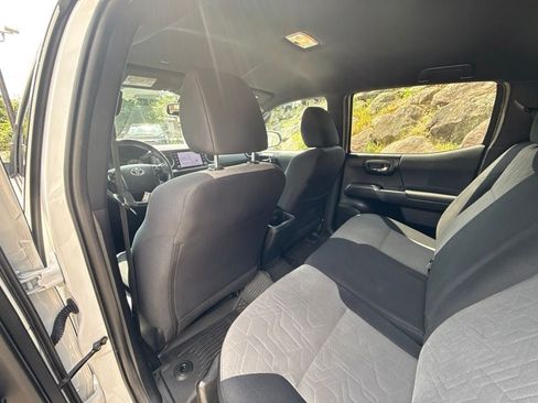 Used 2022 Toyota Tacoma TRD Off-Road w/ Technology Package AWD/4WD image 21