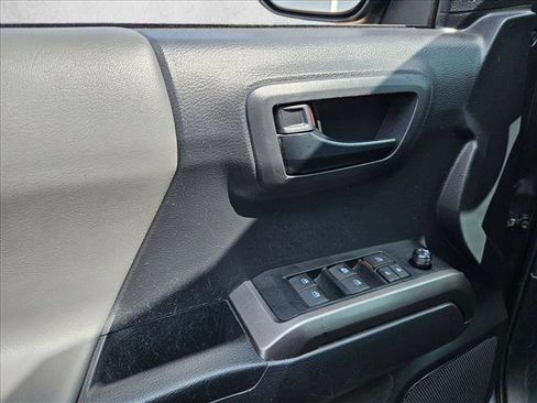Used 2022 Toyota Tacoma SR5 RWD image 26