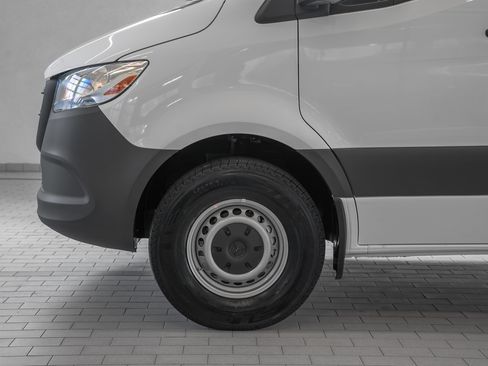 Used 2025 Mercedes-Benz Sprinter 2500 image 4