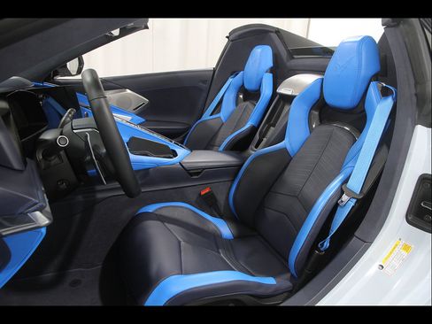 Used 2023 Chevrolet Corvette Stingray Premium Conv w/ Z51 Performance Package RWD image 7