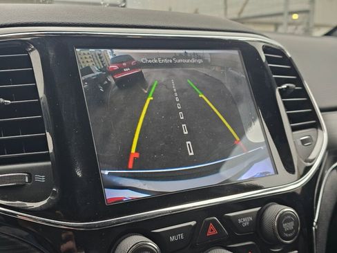 Used 2019 Jeep Grand Cherokee Limited image 22