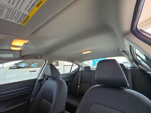 Used 2024 Nissan Altima 2.5 SV FWD image 19