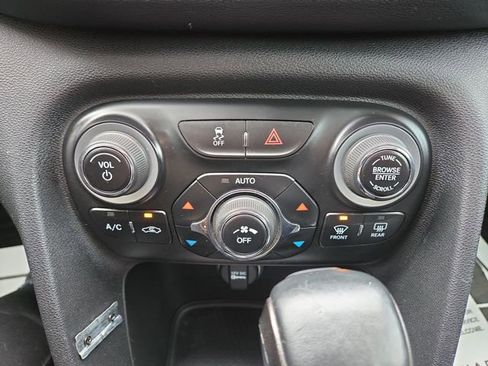 Used 2015 Dodge Dart Limited image 23