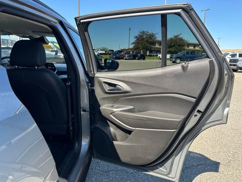 Certified 2025 Chevrolet Trax LT FWD image 19