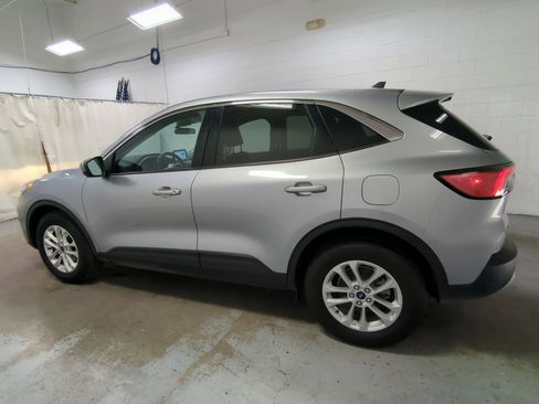 Used 2021 Ford Escape SE w/ Cold Weather Package image 9