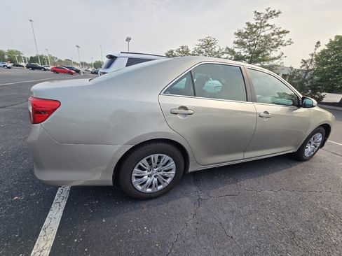Used 2014 Toyota Camry LE FWD image 8