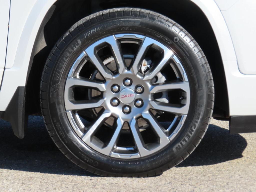 Certified 2022 GMC Acadia Denali w/ GMC Pro Grade Package AWD/4WD image 16
