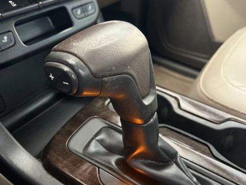 Used 2015 GMC Canyon SLT w/ Driver Alert Package image 18