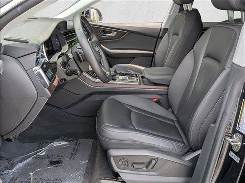 Used 2019 Audi Q8 Premium Plus w/ Premium Plus AWD/4WD image 17