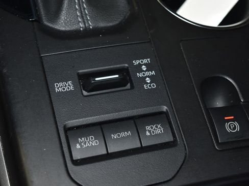 Used 2023 Toyota Highlander XLE image 14