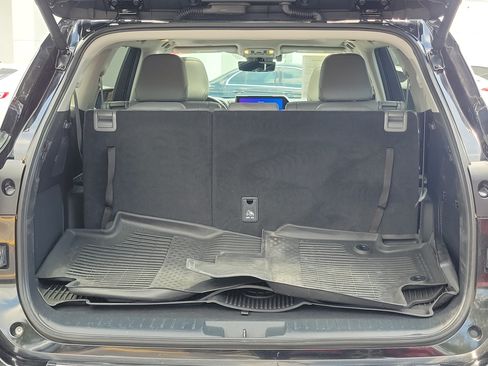 Certified 2024 Toyota Highlander Platinum FWD image 11