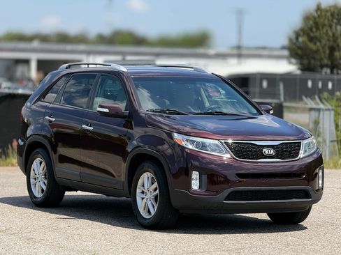 Used 2015 Kia Sorento LX image 1
