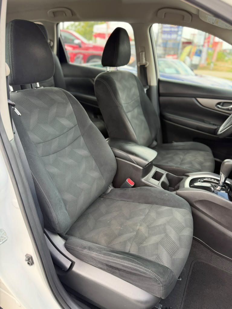 Used 2016 Nissan Rogue S AWD/4WD image 13