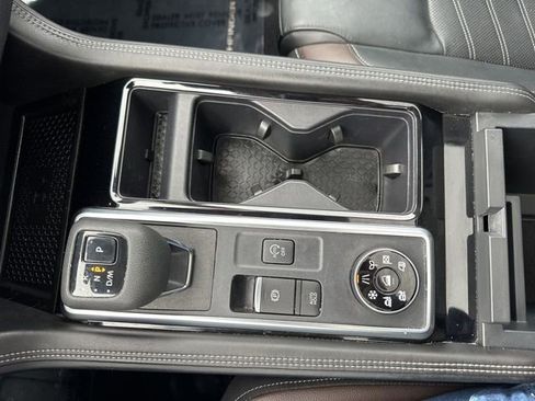 Used 2023 Nissan Pathfinder Platinum image 28