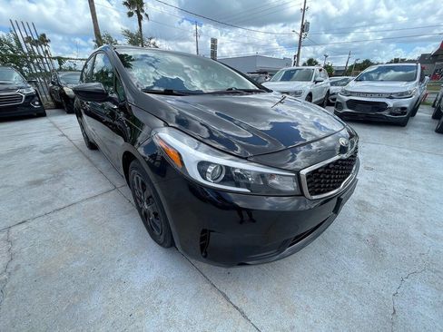 Used 2017 Kia Forte LX FWD image 2