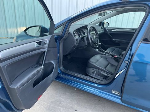 Used 2017 Volkswagen Golf Wolfsburg Edition FWD image 11