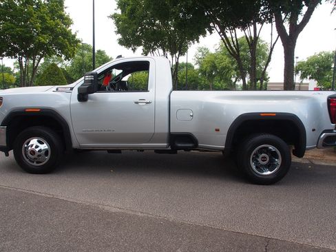 Used 2022 GMC Sierra 3500 SLE w/ SLE Convenience Package AWD/4WD image 4