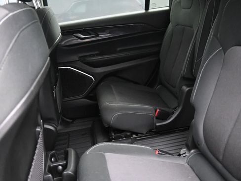 Used 2022 Jeep Grand Cherokee L Laredo w/ Luxury Tech Group I AWD/4WD image 30