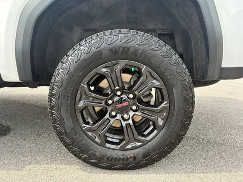 Used 2024 GMC Canyon Elevation w/ Convenience Package AWD/4WD image 19