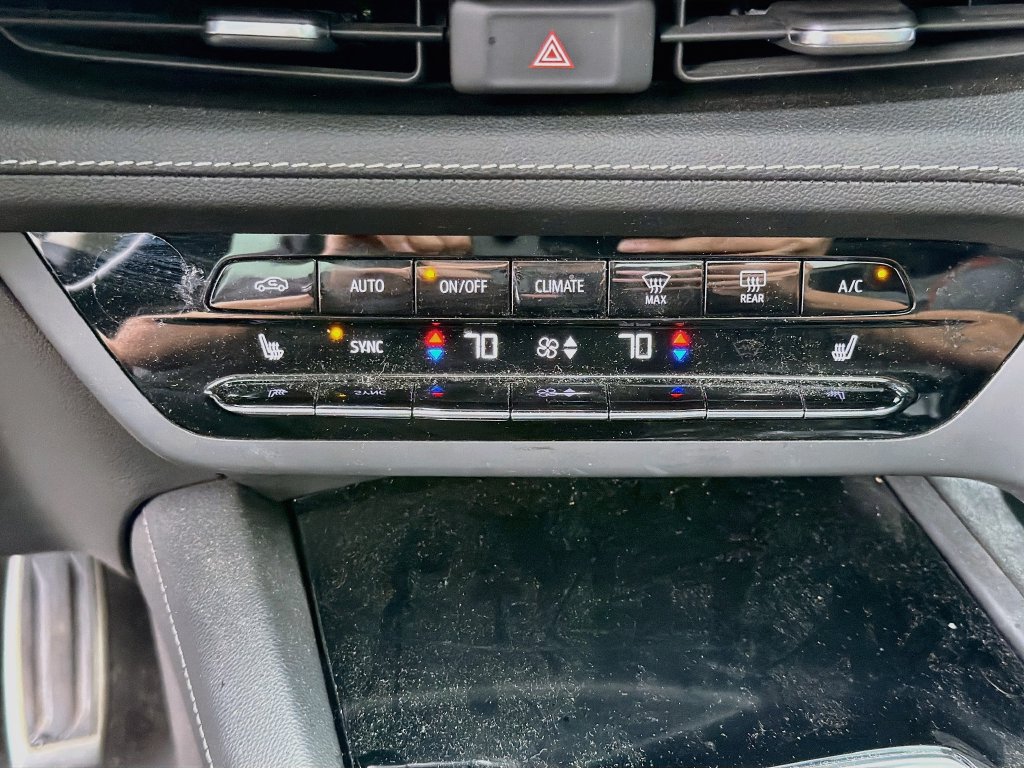 Used 2023 Buick Envision Essence w/ Sport Touring Package FWD image 17