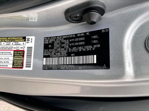 Used 2023 Toyota Sienna XSE image 34