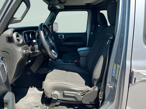 Used 2019 Jeep Wrangler Unlimited Sahara AWD/4WD image 8