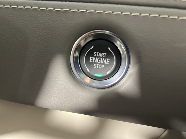 Used 2026 Cadillac Escalade ESV Platinum Sport w/ LPO, ONYX Package AWD/4WD image 17